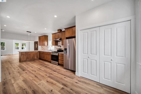 Tiny photo for 3035 Logan St St, Oakland, CA 94601 (MLS # 41151553)