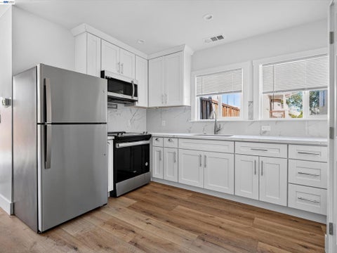 Tiny photo for 3035 Logan St St, Oakland, CA 94601 (MLS # 41151553)