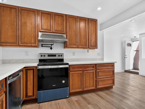 Tiny photo for 3035 Logan St St, Oakland, CA 94601 (MLS # 41151553)