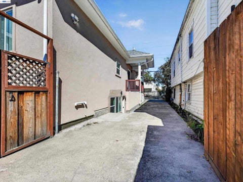 Tiny photo for 3035 Logan St St, Oakland, CA 94601 (MLS # 41151553)