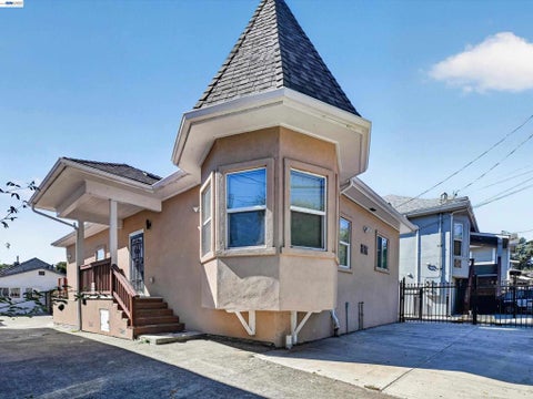 Photo of 3035 Logan St St, Oakland, CA 94601 (MLS # 41151553)