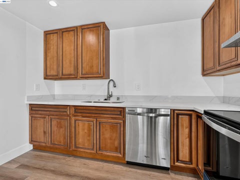 Tiny photo for 3035 Logan St St, Oakland, CA 94601 (MLS # 41151553)