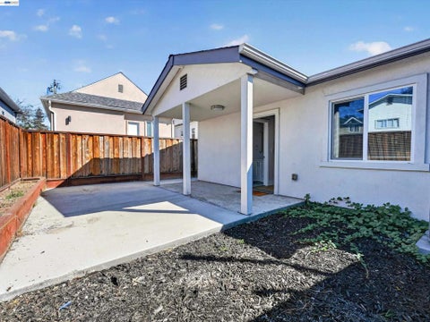 Tiny photo for 3035 Logan St St, Oakland, CA 94601 (MLS # 41151553)