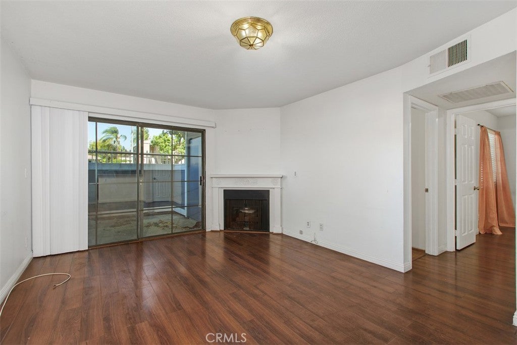 5165 Walnut 1