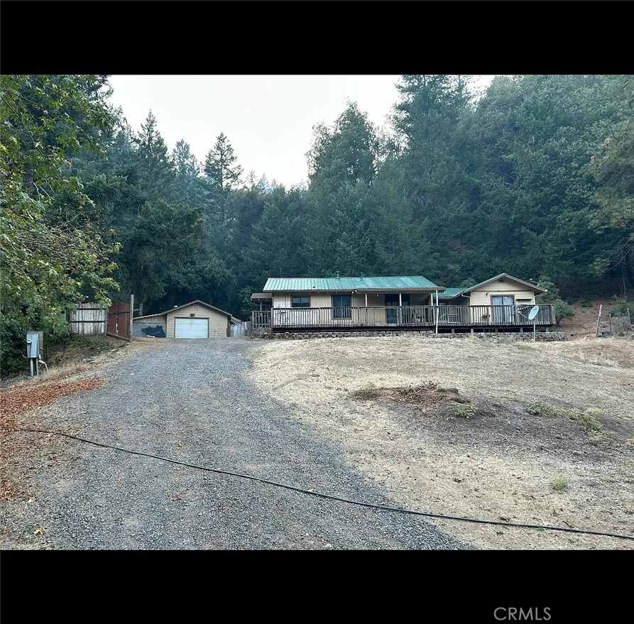 Farm style house, 3 bedroom 2 bathroom, garage and shed, creeks on property and scenic views around. on 20 acres. plenty of space for kids and animals, hardwood floors.