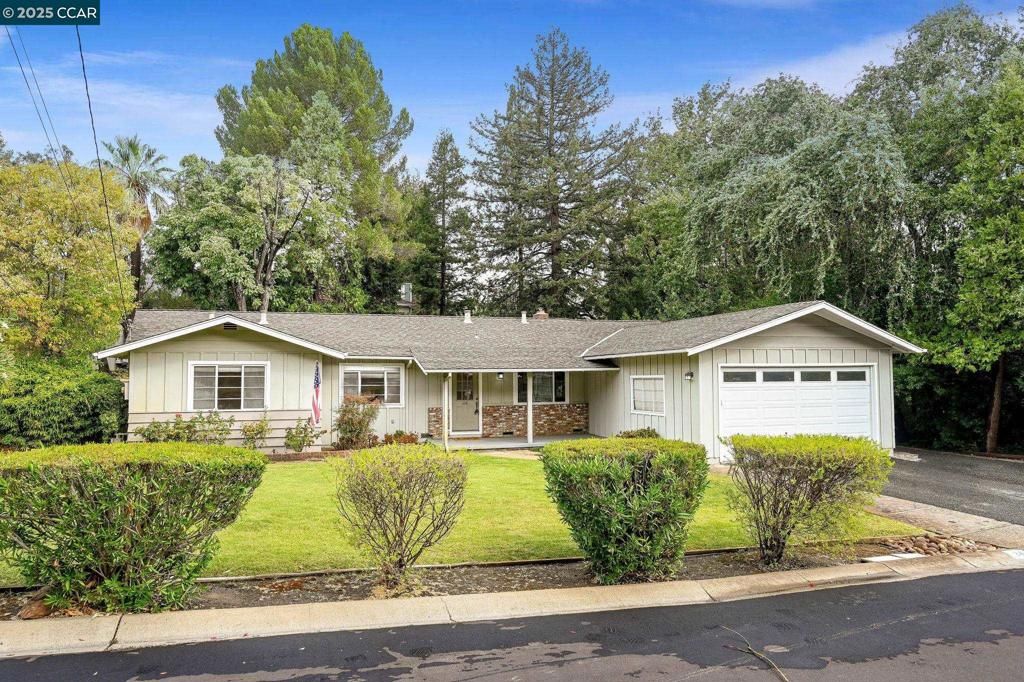 Photo of 24 Kingston Pl Pl, Walnut Creek, CA 94597 (MLS # 41113966)