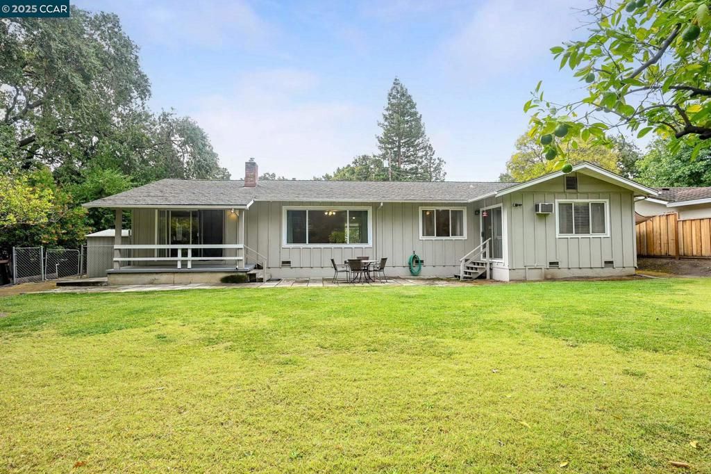Photo of 24 Kingston Pl Pl, Walnut Creek, CA 94597 (MLS # 41113966)