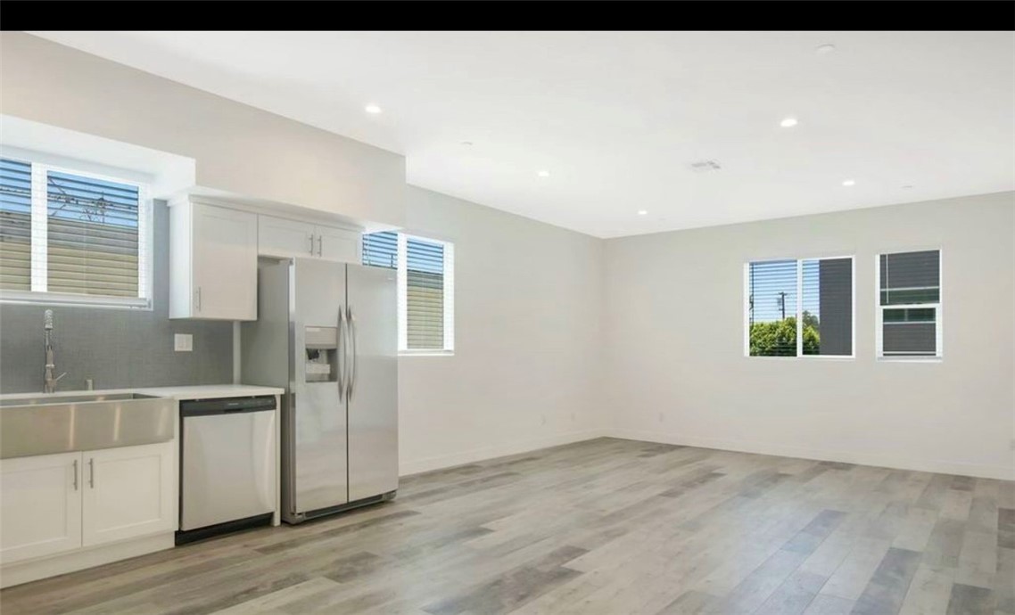 Properties 3 644 N Manhattan Place