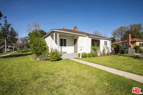 Photo of 15525 Sylvan Street, Van Nuys, CA 91411 (MLS # 26641607)