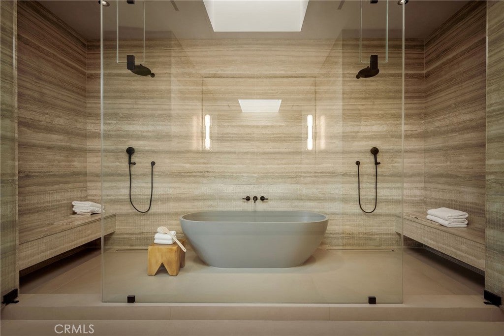 All new World class trophy estate with a premier location in the ultra – image 33