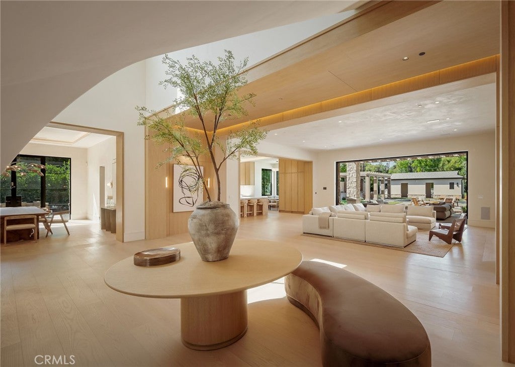 All new World class trophy estate with a premier location in the ultra – image 21