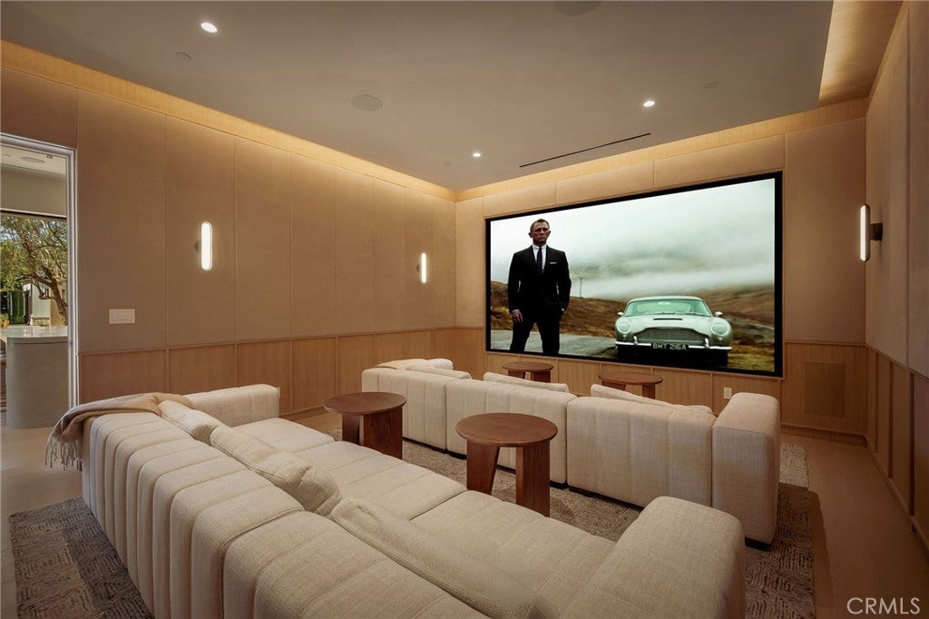 All new World class trophy estate with a premier location in the ultra – image 27