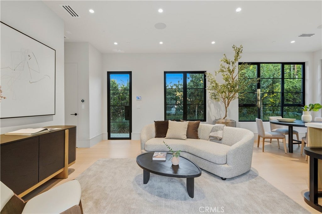 All new World class trophy estate with a premier location in the ultra – image 49