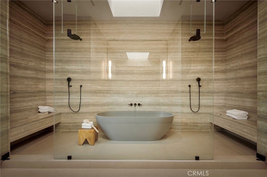 All new World class trophy estate with a premier location in the ultra – image 34