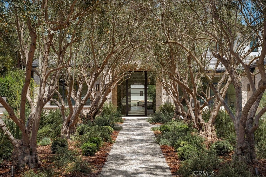 All new World class trophy estate with a premier location in the ultra – image 61