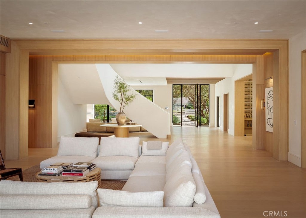 All new World class trophy estate with a premier location in the ultra – image 21