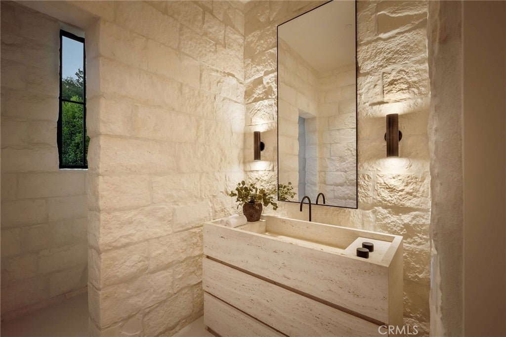 All new World class trophy estate with a premier location in the ultra – image 14