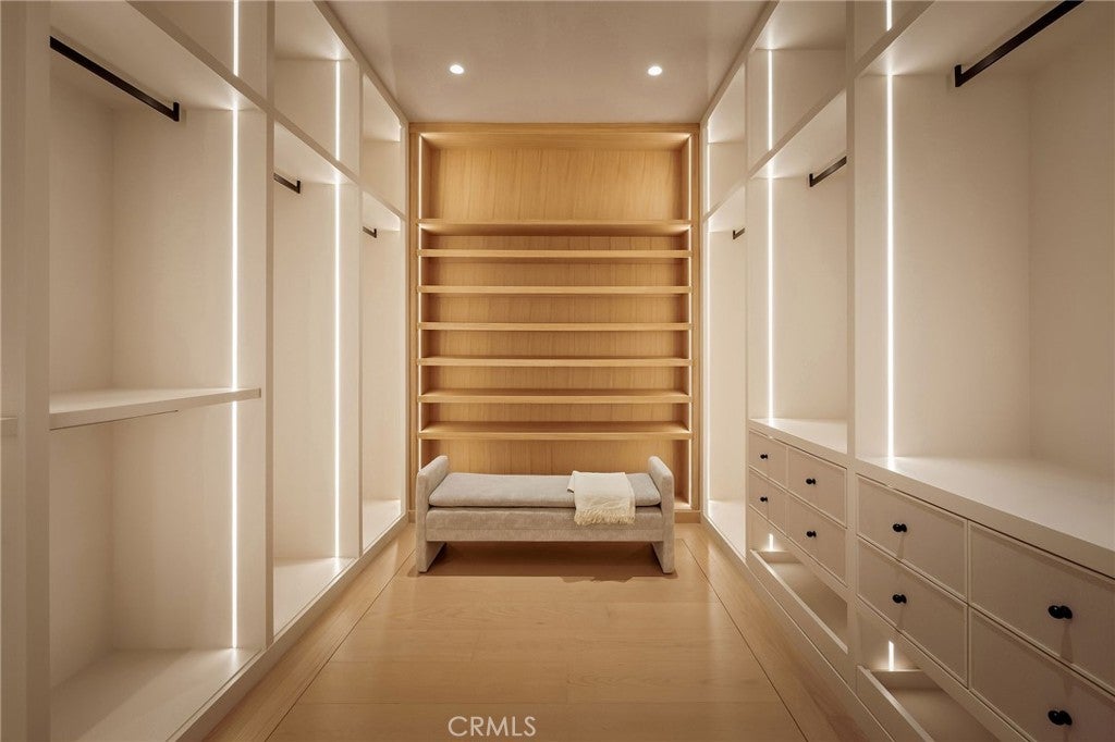 All new World class trophy estate with a premier location in the ultra – image 37