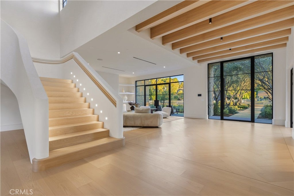 All new World class trophy estate with a premier location in the ultra – image 11