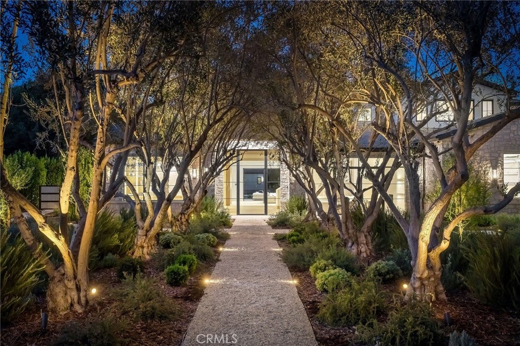 All new World class trophy estate with a premier location in the ultra – image 2