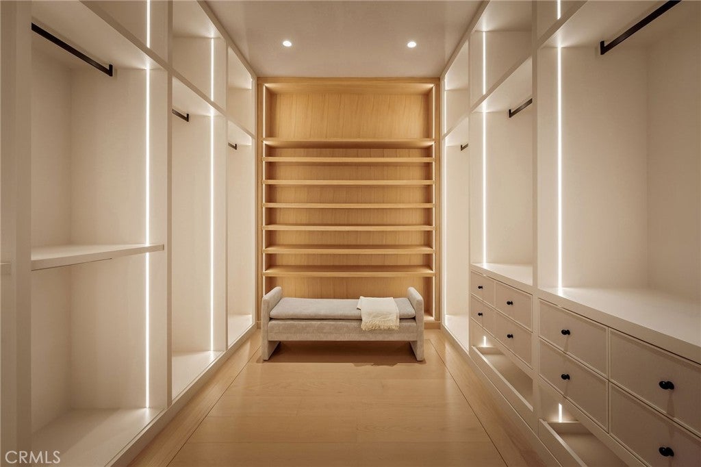 All new World class trophy estate with a premier location in the ultra – image 38