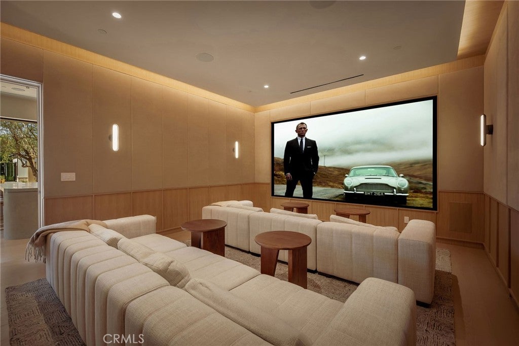 All new World class trophy estate with a premier location in the ultra – image 26