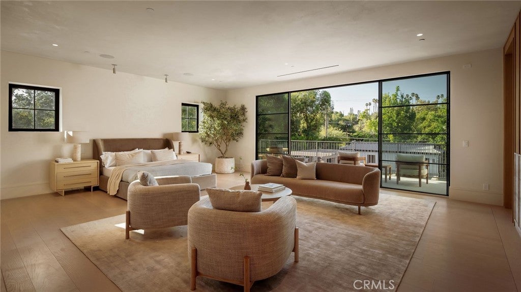 All new World class trophy estate with a premier location in the ultra – image 28
