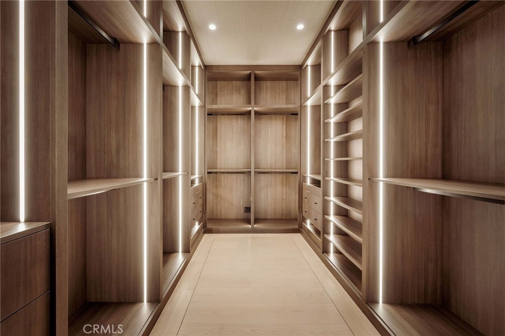 All new World class trophy estate with a premier location in the ultra – image 37
