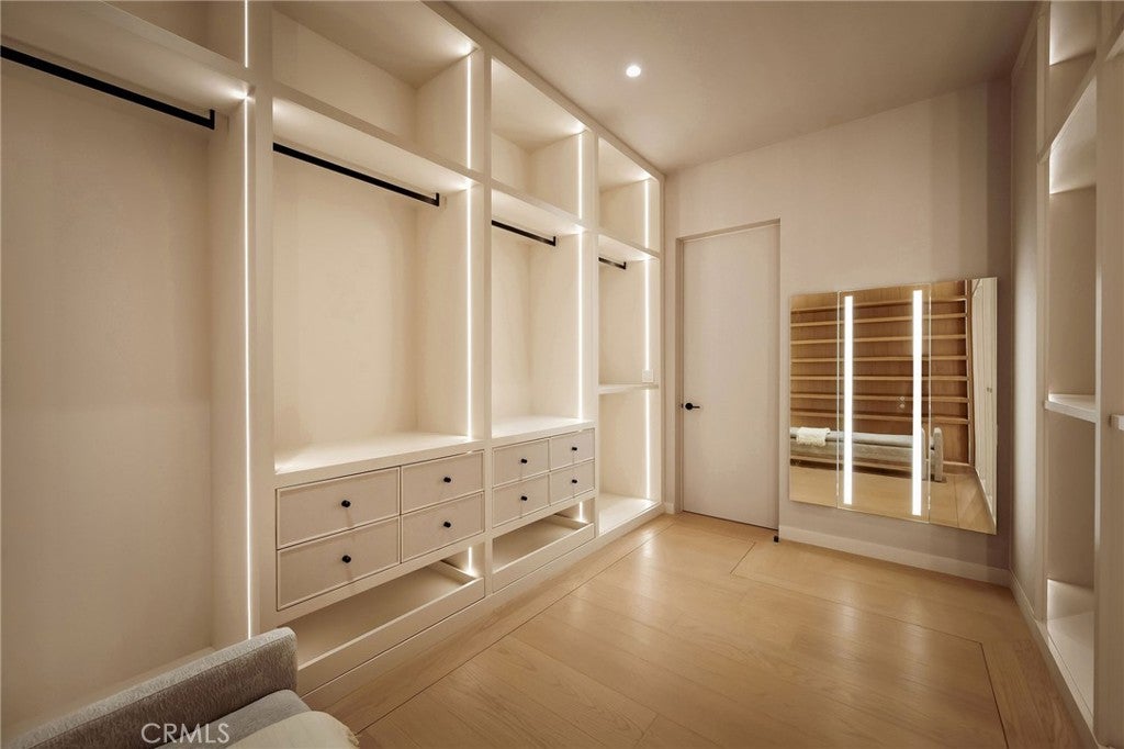 All new World class trophy estate with a premier location in the ultra – image 38