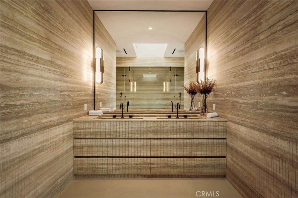 All new World class trophy estate with a premier location in the ultra – image 34