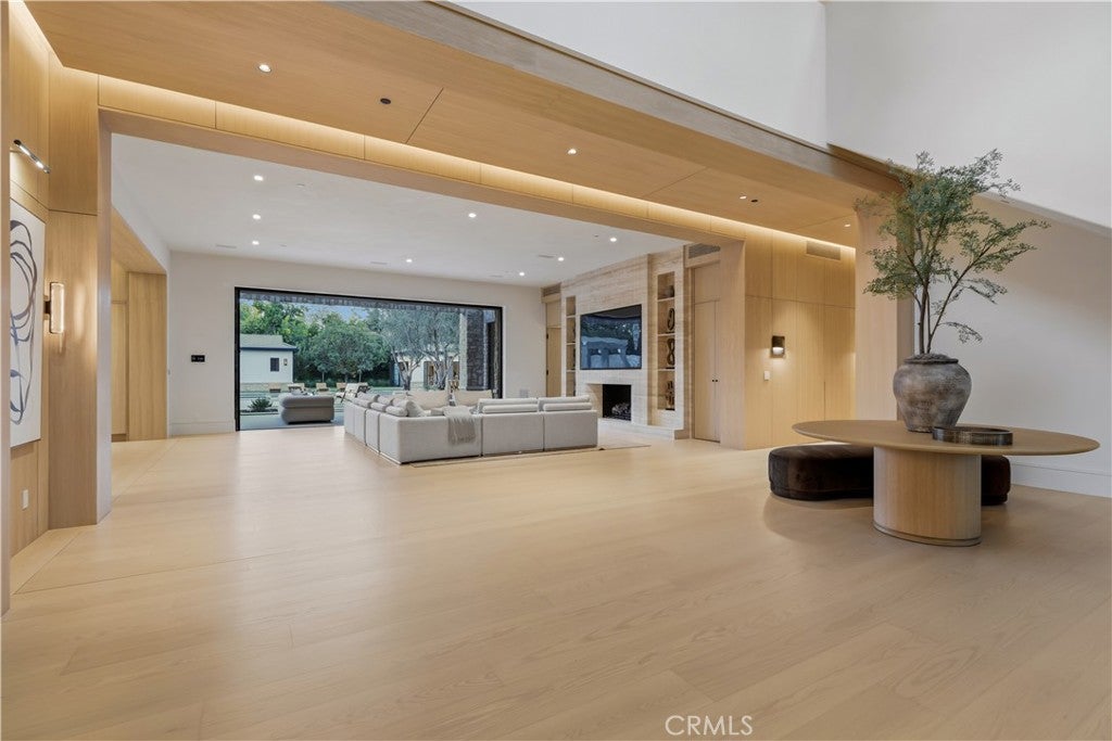 All new World class trophy estate with a premier location in the ultra – image 10