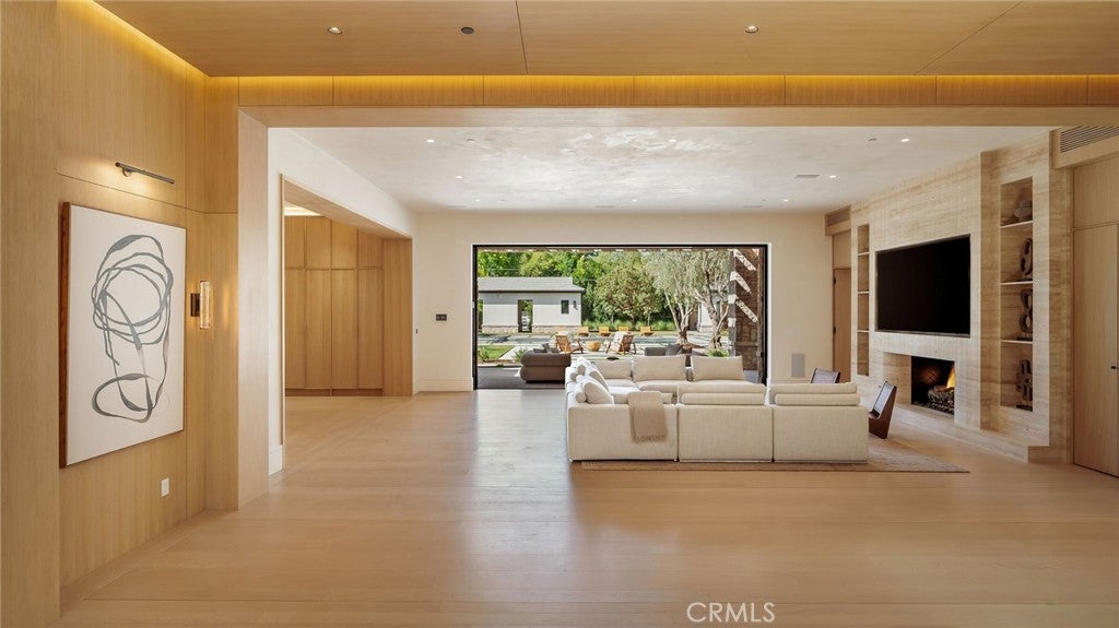 All new World class trophy estate with a premier location in the ultra – image 18