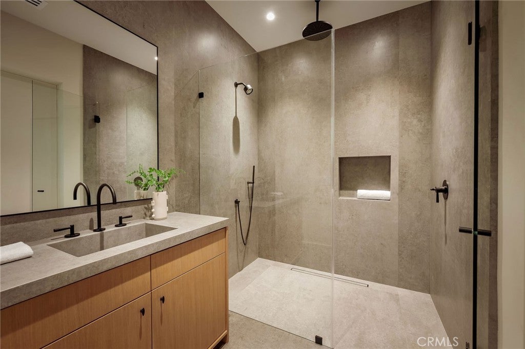All new World class trophy estate with a premier location in the ultra – image 47
