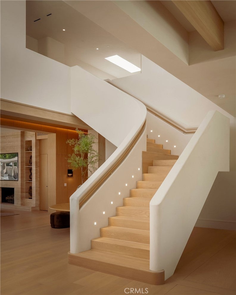 All new World class trophy estate with a premier location in the ultra – image 9