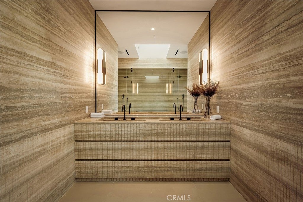 All new World class trophy estate with a premier location in the ultra – image 35