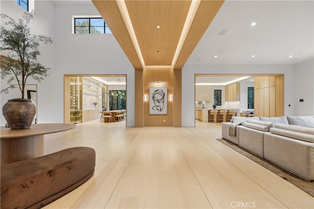 All new World class trophy estate with a premier location in the ultra – image 65