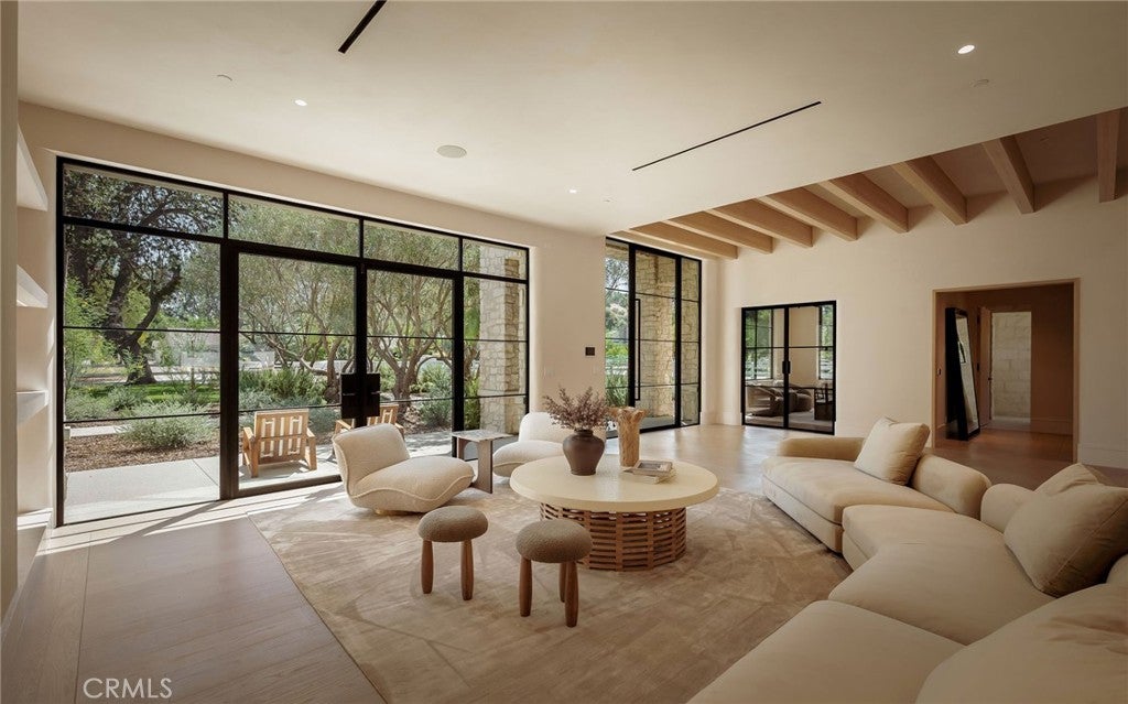 All new World class trophy estate with a premier location in the ultra – image 73