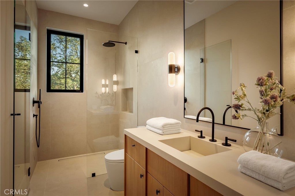 All new World class trophy estate with a premier location in the ultra – image 43