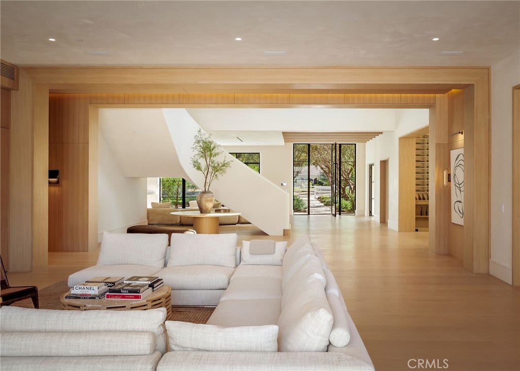 All new World class trophy estate with a premier location in the ultra – image 20