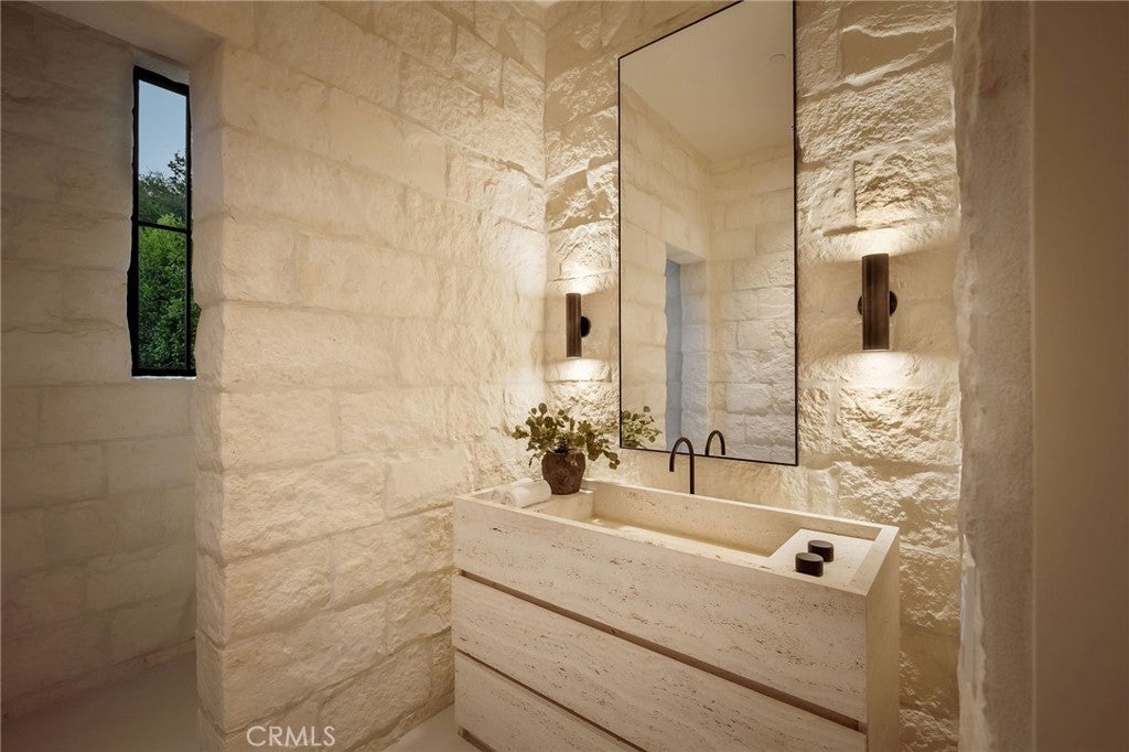 All new World class trophy estate with a premier location in the ultra – image 13