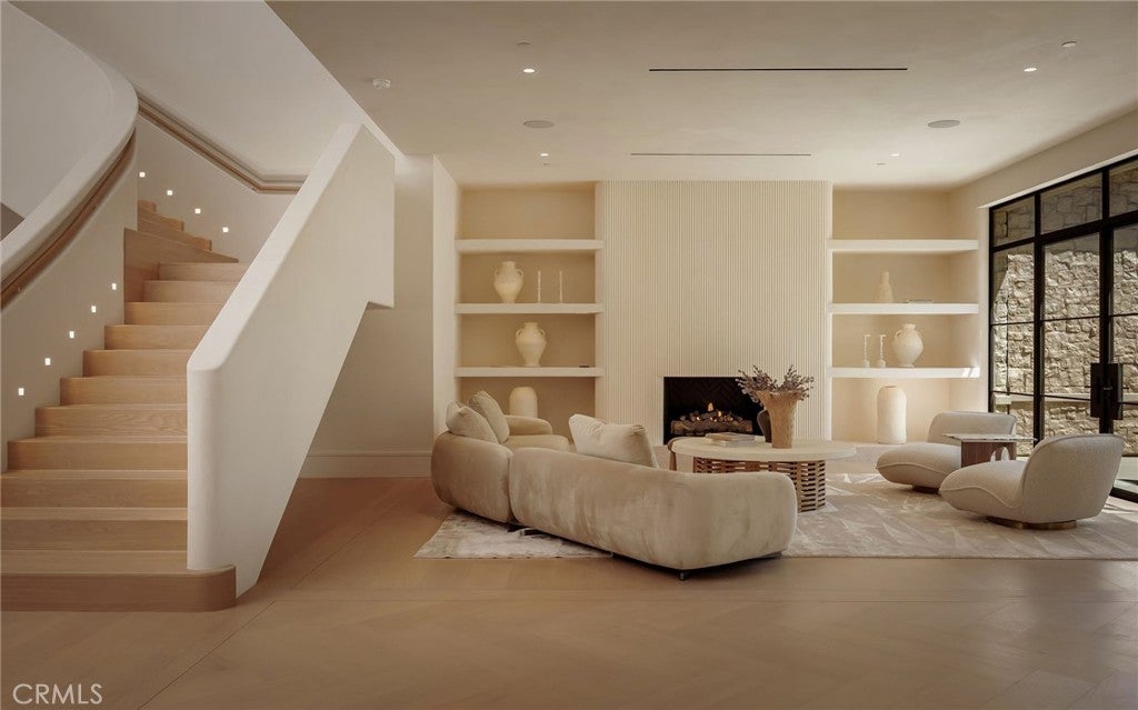 All new World class trophy estate with a premier location in the ultra – image 12