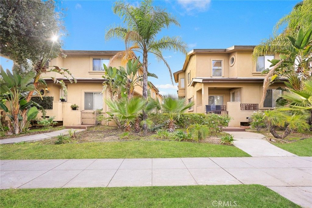 Photo of 101 S Verdugo Road #E, Glendale, CA 91205 (MLS # WS25259559)