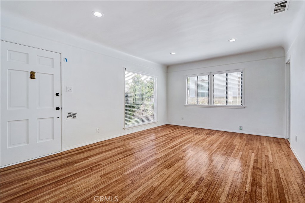 2602 W 157th