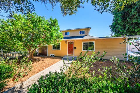 Photo of 566 Oak Street, Glendale, CA 91204 (MLS # BB26181478)