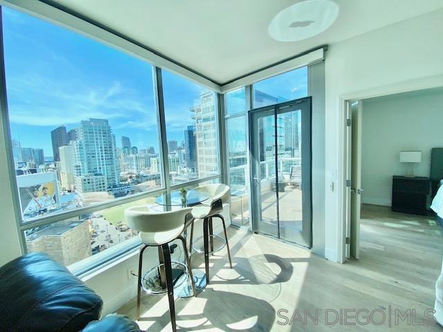 253 10Th Ave 1302