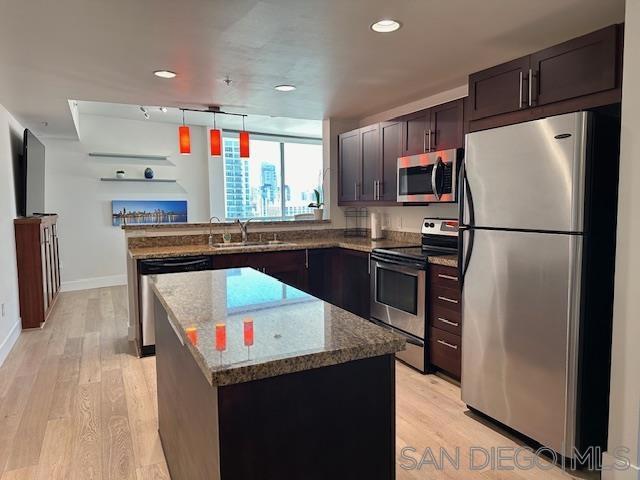253 10Th Ave 1302