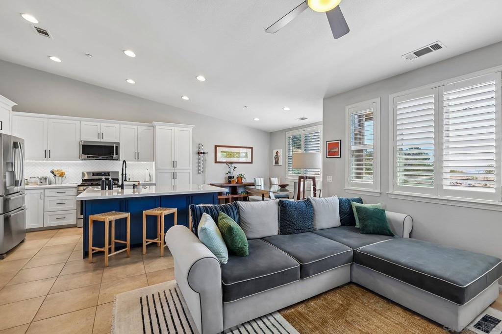 3156 Harbor Ridge Ln