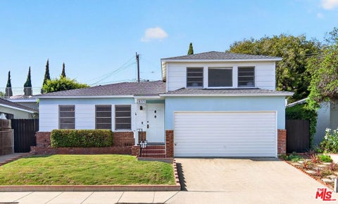 Photo of 833 Wilson Place, Santa Monica, CA 90405 (MLS # 26993591)