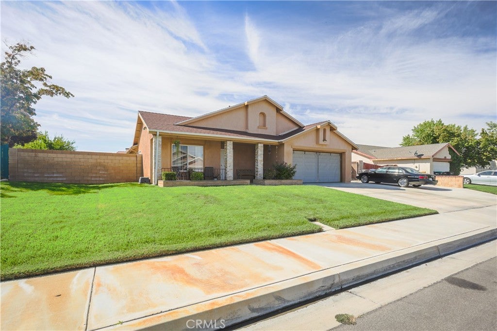 Photo of 3310 Kayak Street, Lancaster, CA 93535 (MLS # SR26207120)