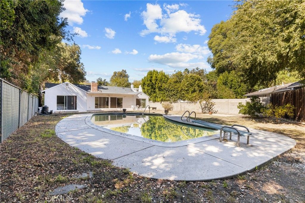 Photo of 3536 Laurel Canyon Blvd, Studio City, CA 91604 (MLS # SR25244096)